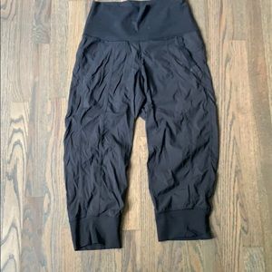 Lululemon studio crop pant